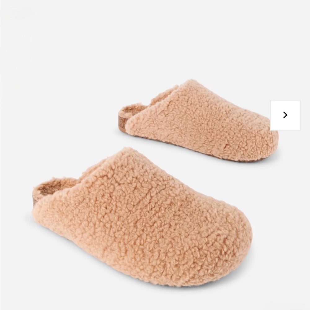 NWT ULTRA PLUSH faux shearling slippers
